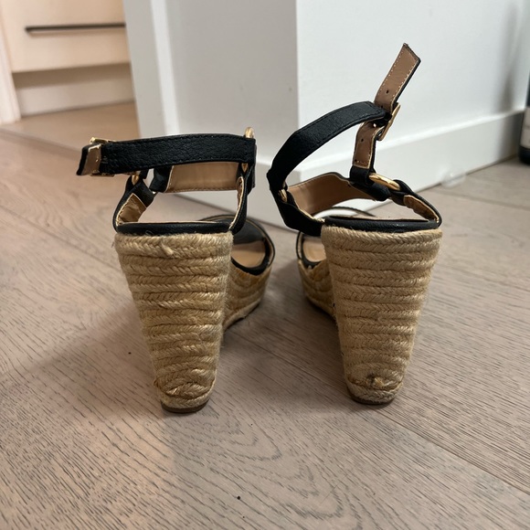 Size 6 wedge heels - Picture 3 of 4